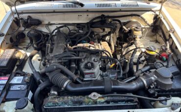 Toyota-pickup-truck-1991-white-5