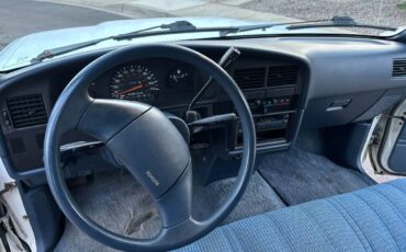Toyota-pickup-truck-1991-white-7