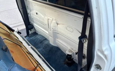 Toyota-pickup-truck-1991-white-9