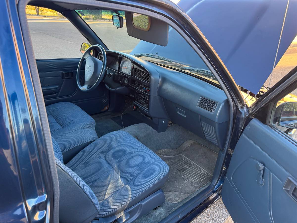 Toyota-pickup-truck-1994-blue-11