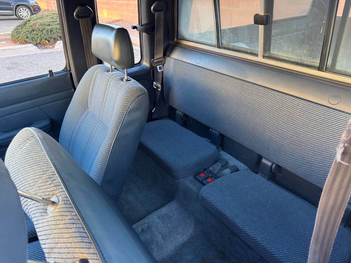 Toyota-pickup-truck-1994-blue-8