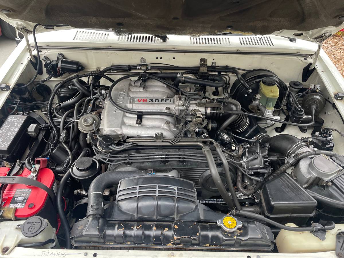 Toyota-pickup-xtracab-sr5-1995-white-1