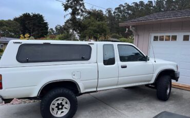 Toyota-pickup-xtracab-sr5-1995-white