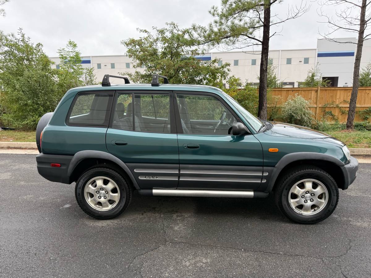 Toyota-rav4-1996-green-8