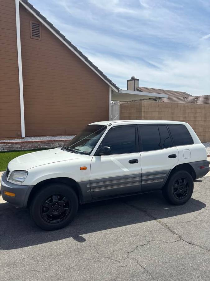 Toyota-rav4-1996-white-2