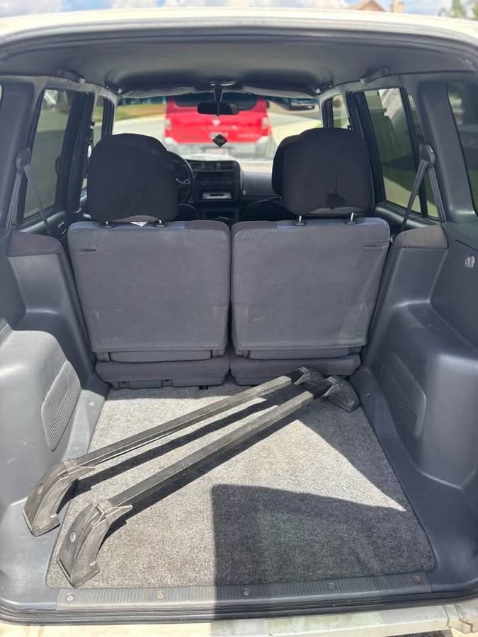 Toyota-rav4-1996-white-8