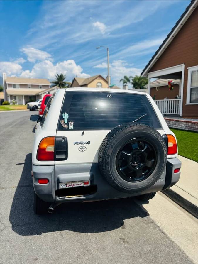 Toyota-rav4-1996-white-9