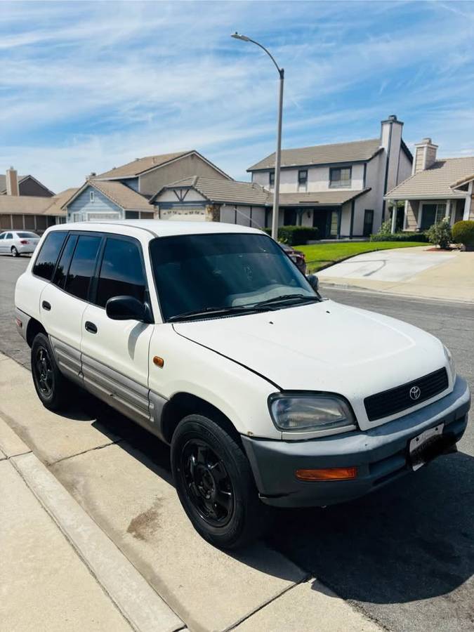 Toyota-rav4-1996-white