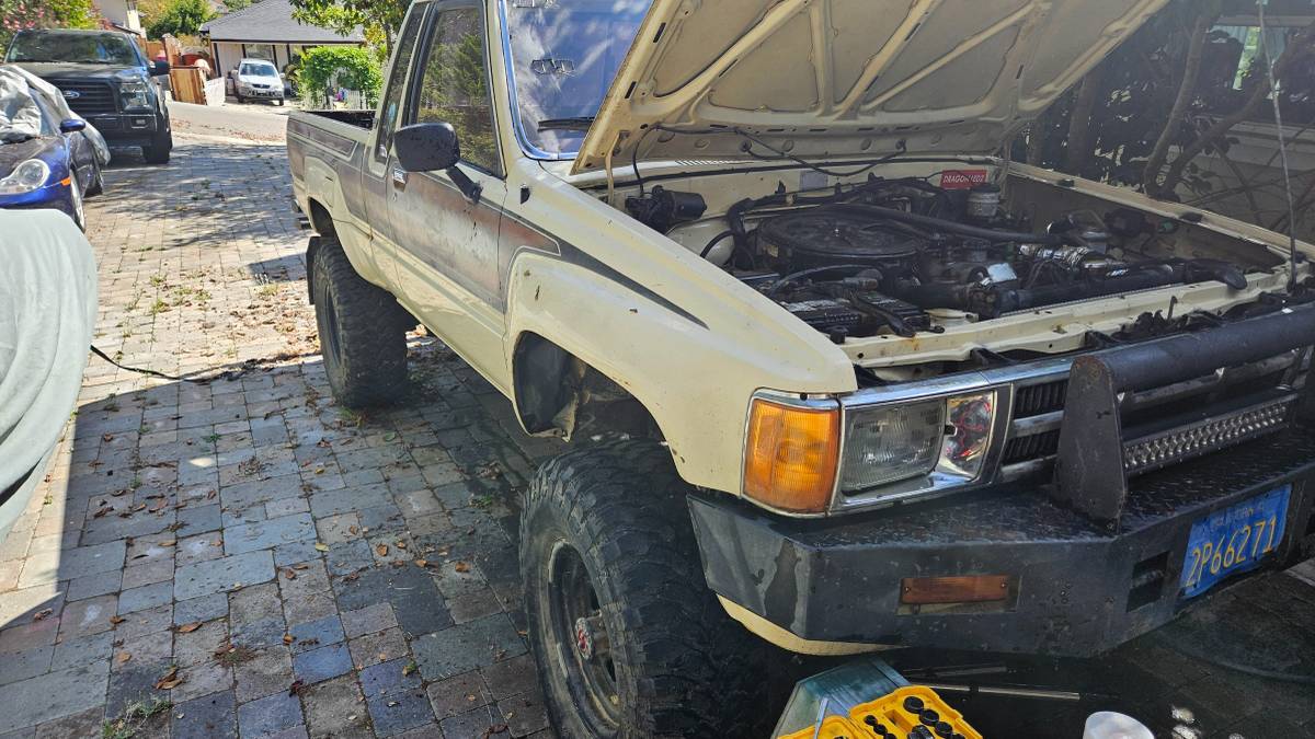 Toyota-sr5-1984-yellow-3