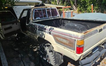 Toyota-sr5-1984-yellow-4