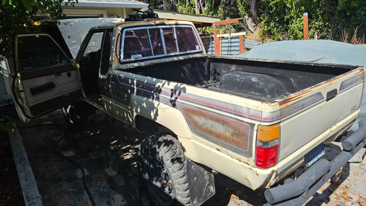Toyota-sr5-1984-yellow-4
