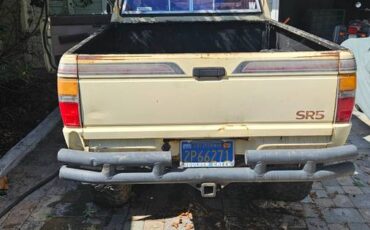Toyota-sr5-1984-yellow-5