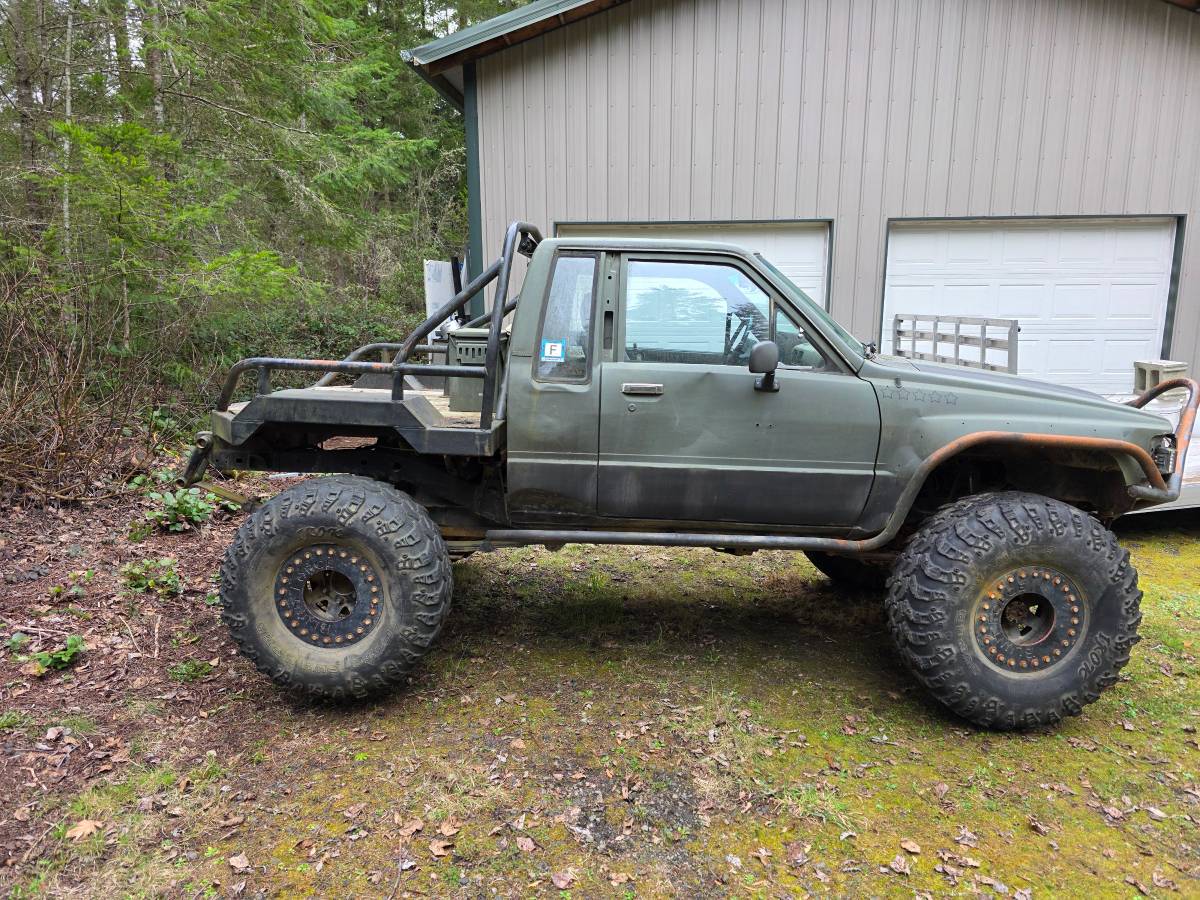 Toyota-sr5-extra-cab-pickup-4x4-1985-green-2