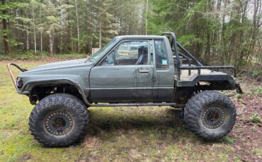 Toyota-sr5-extra-cab-pickup-4x4-1985-green-3