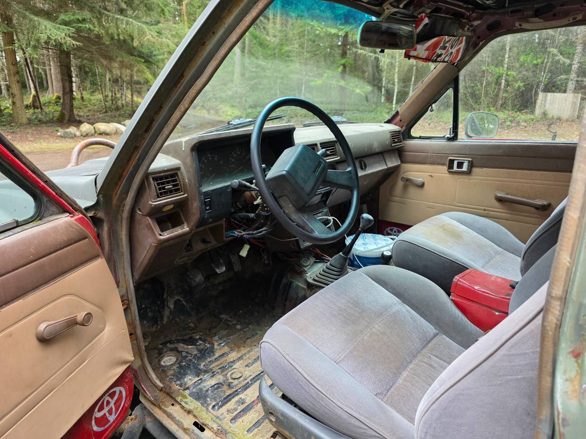 Toyota-sr5-extra-cab-pickup-4x4-1985-green-8