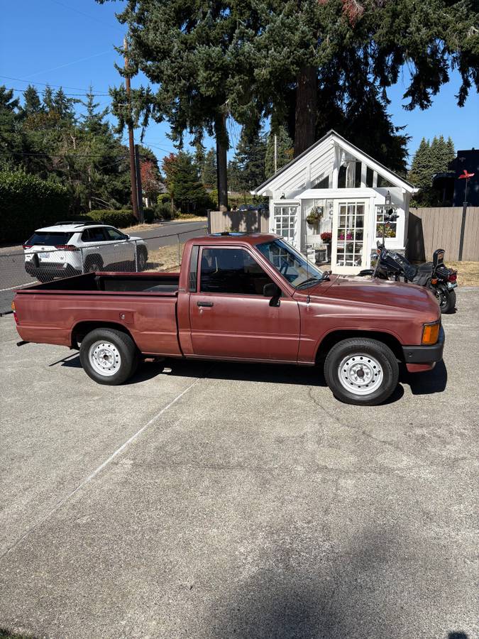 Toyota-standard-cab-1986-brown-1
