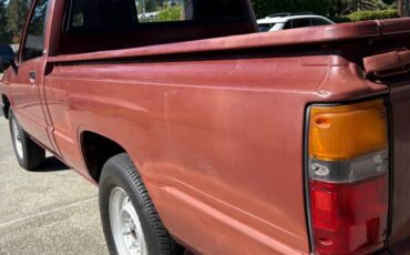 Toyota-standard-cab-1986-brown-10
