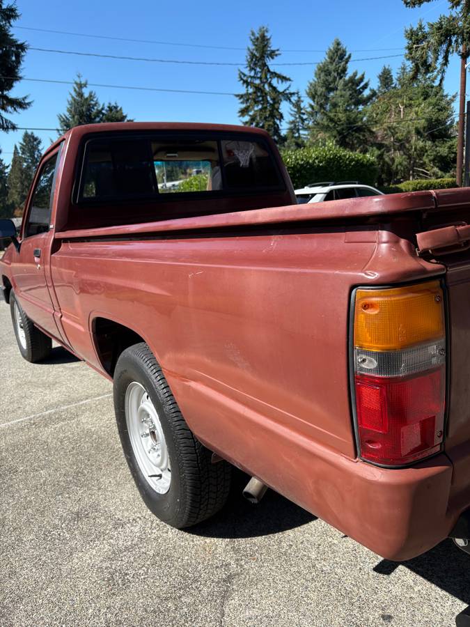 Toyota-standard-cab-1986-brown-10