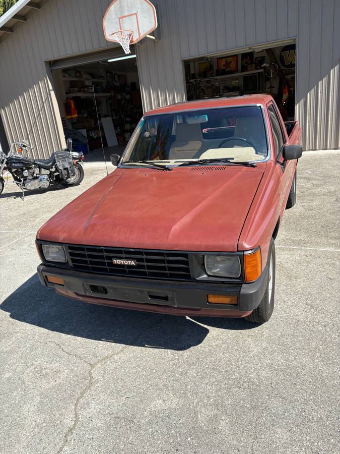Toyota-standard-cab-1986-brown-11