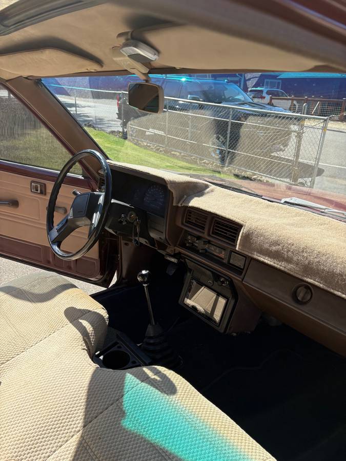 Toyota-standard-cab-1986-brown-18