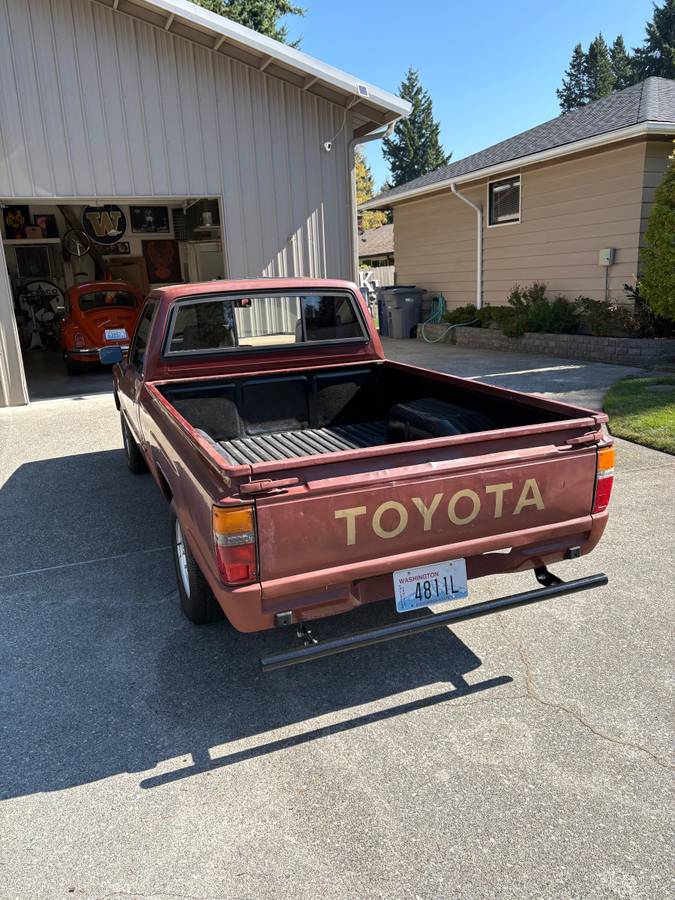 Toyota-standard-cab-1986-brown-2
