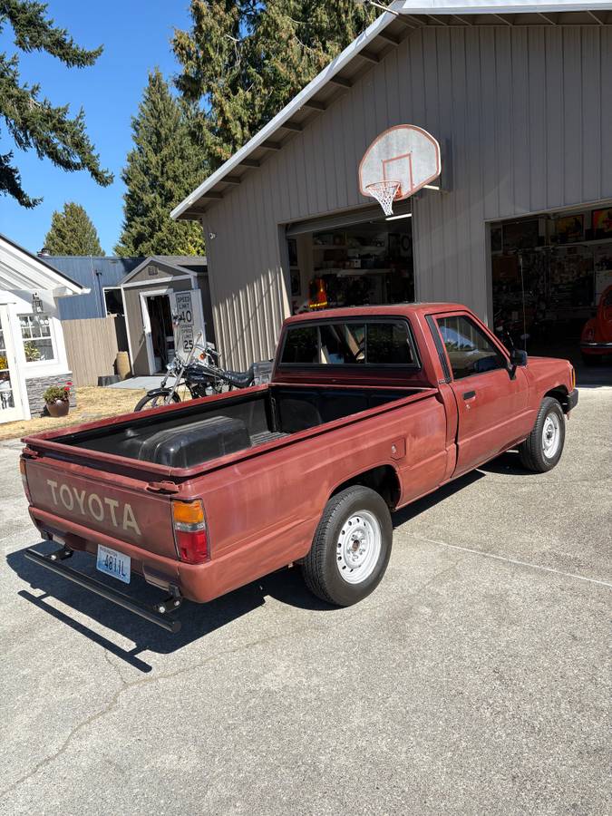 Toyota-standard-cab-1986-brown-23