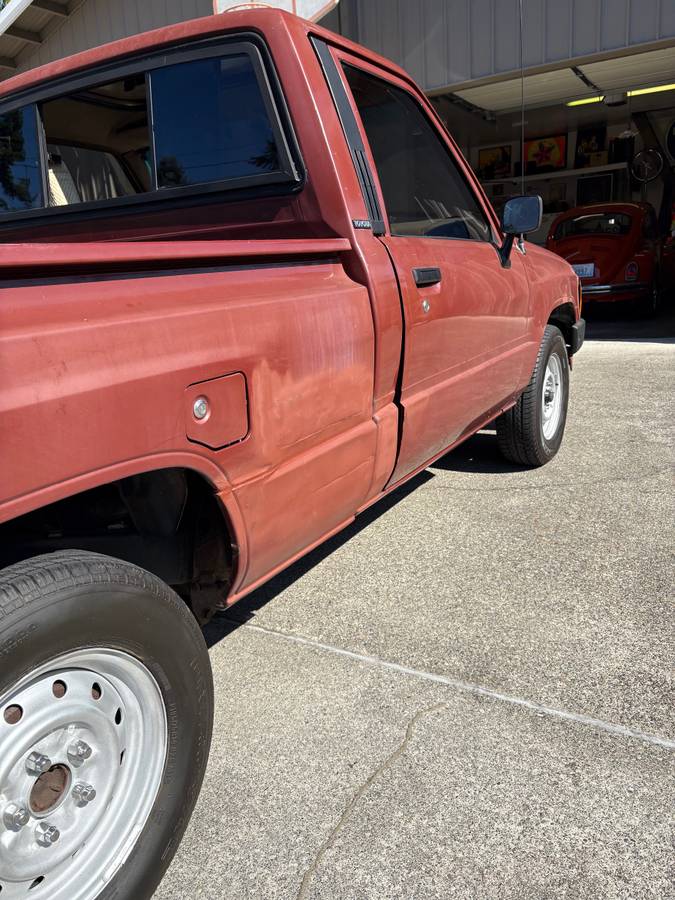 Toyota-standard-cab-1986-brown-3