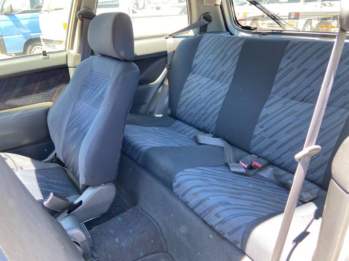 Toyota-starlet-1996-silver-40