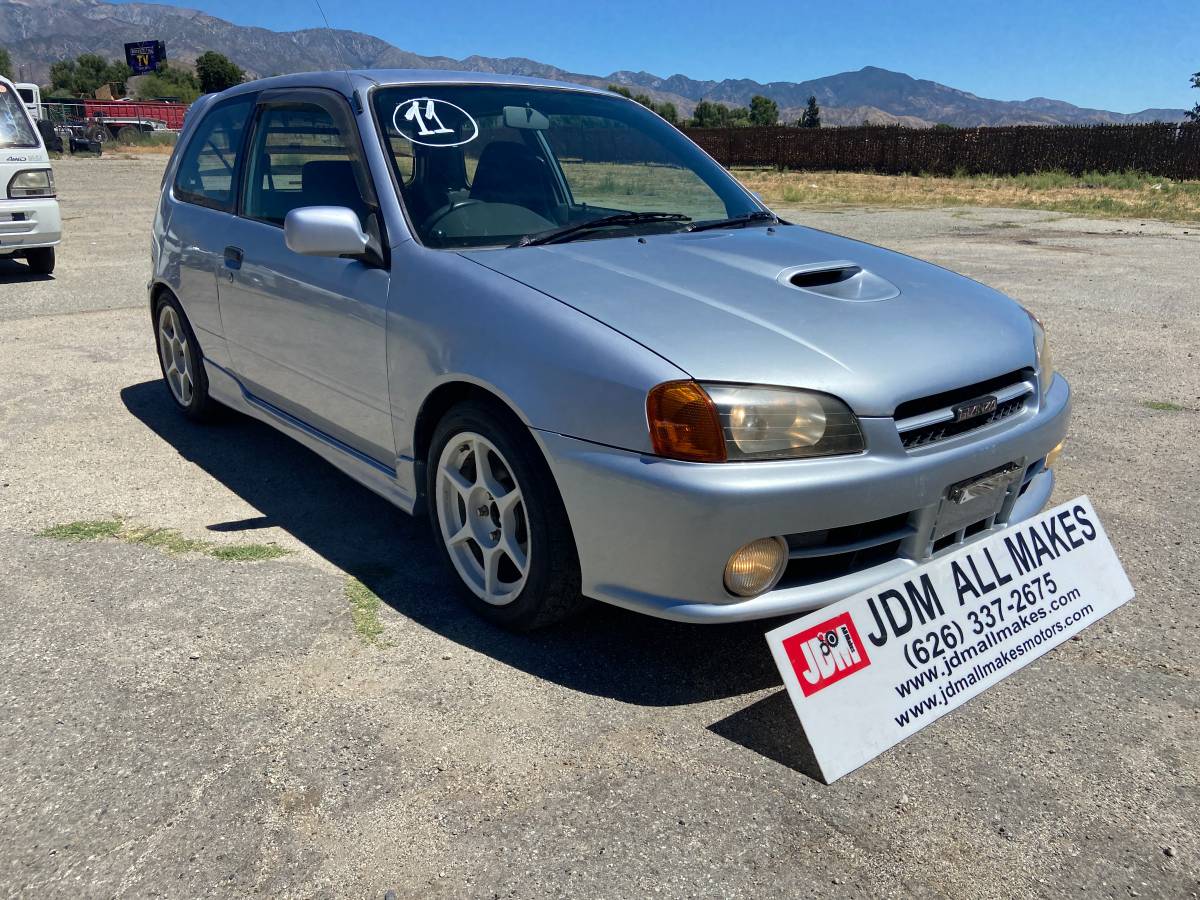 Toyota-starlet-1996-silver-64