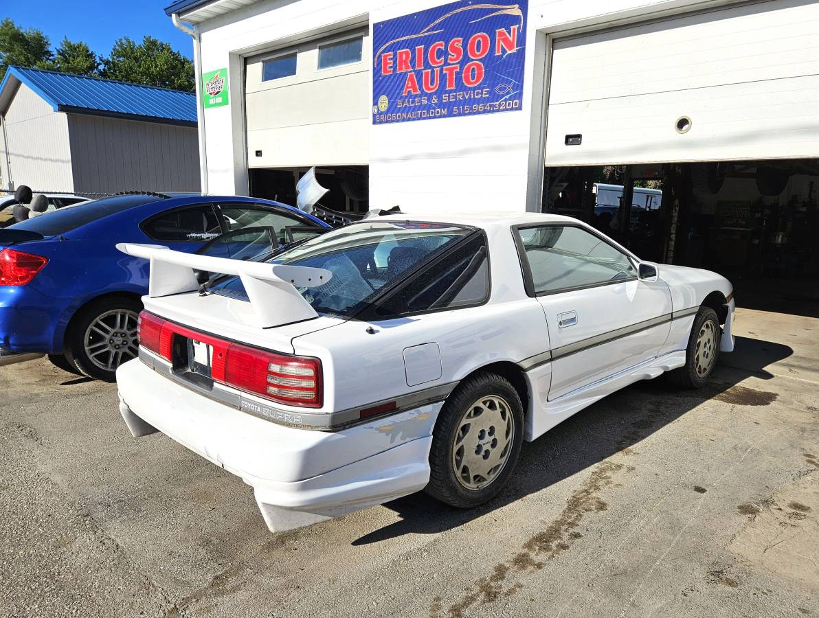 Toyota-supra-1990-white-2