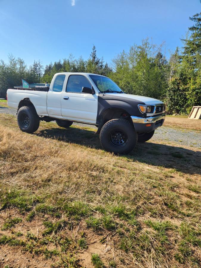 Toyota-tacoma-1995-white-1