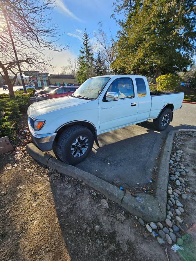 Toyota-tacoma-1995-white-1