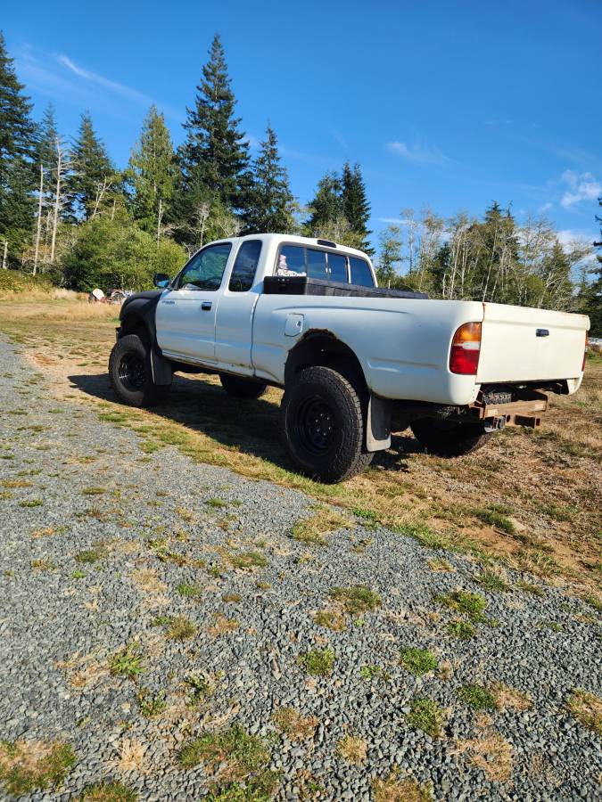 Toyota-tacoma-1995-white-2