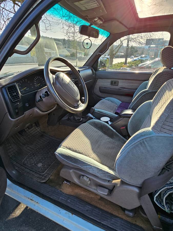 Toyota-tacoma-1995-white-2