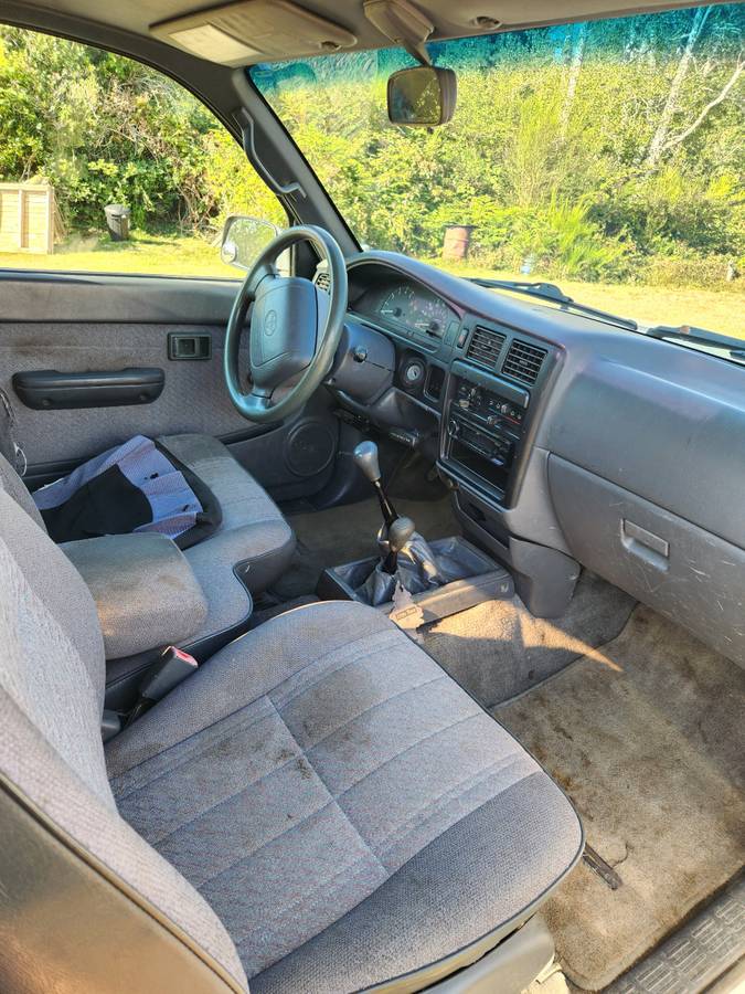 Toyota-tacoma-1995-white-5