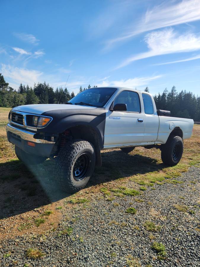 Toyota-tacoma-1995-white