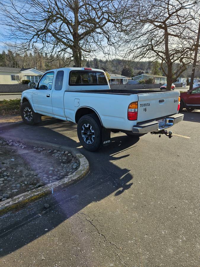 Toyota-tacoma-1995-white
