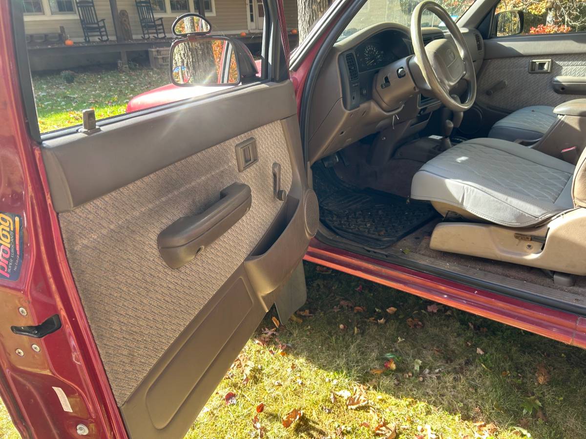 Toyota-tacoma-1996-red-10