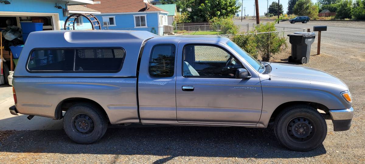Toyota-tacoma-2wd-1996-grey-2