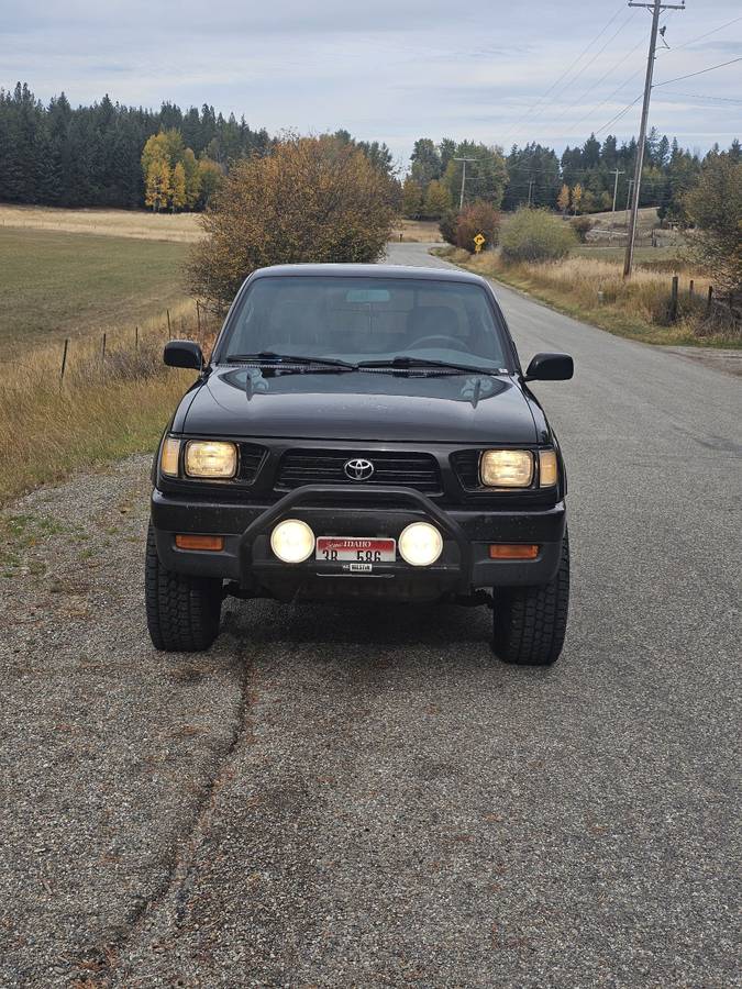 Toyota-tacoma-4wd-1996-black-3