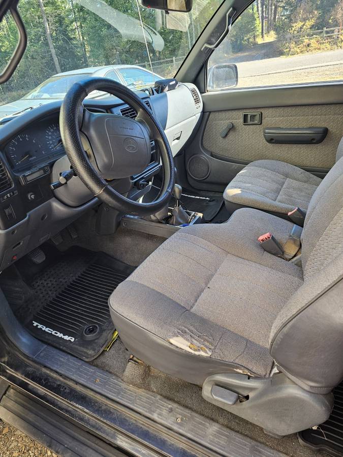 Toyota-tacoma-4wd-1996-black-9