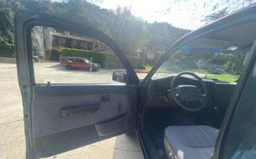Toyota-tacoma-regular-cab-pickup-truck-1996-green-10