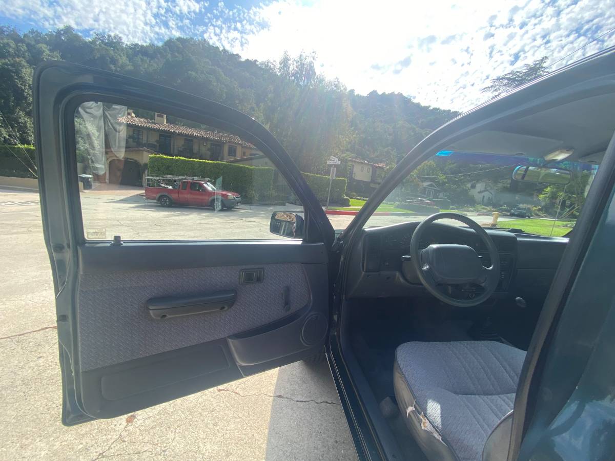 Toyota-tacoma-regular-cab-pickup-truck-1996-green-10