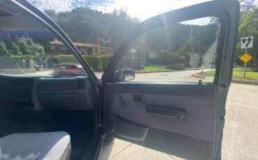 Toyota-tacoma-regular-cab-pickup-truck-1996-green-11