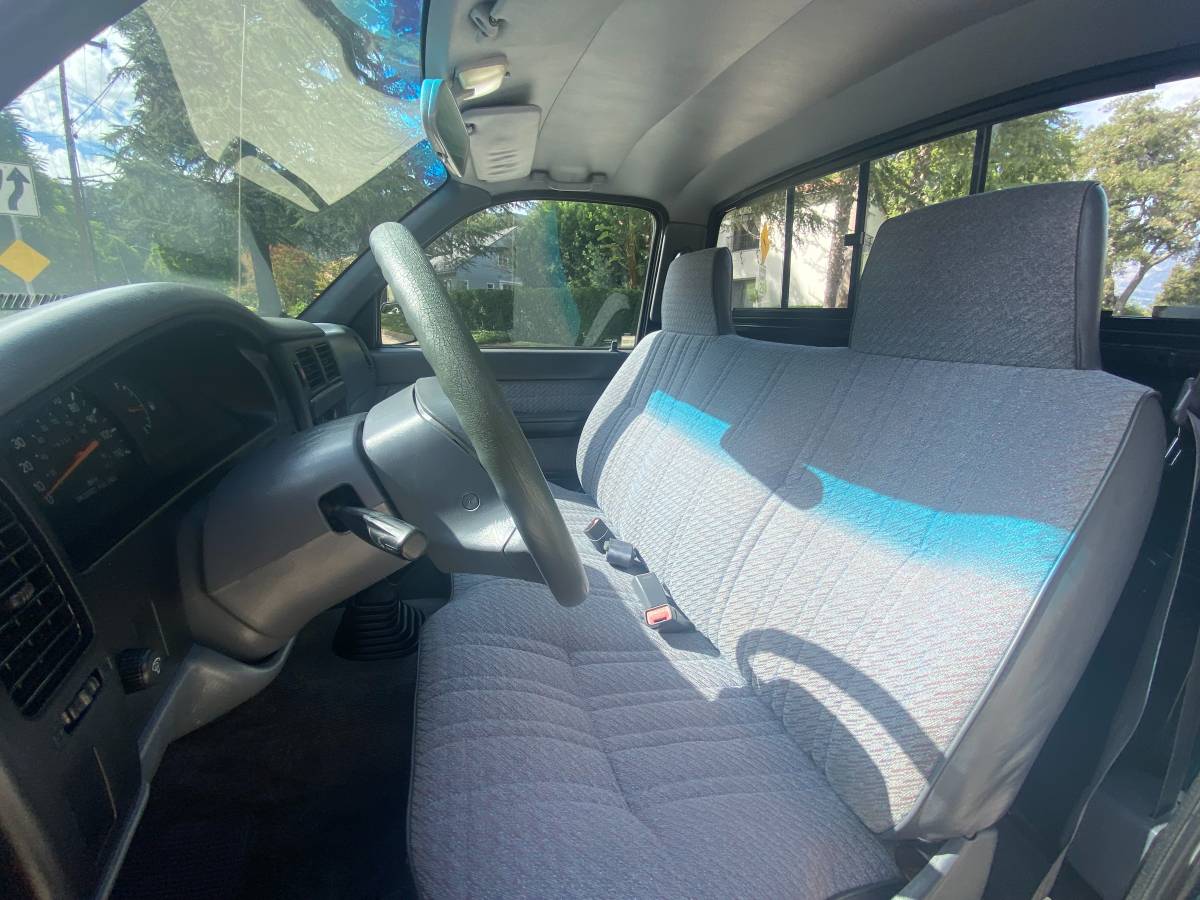 Toyota-tacoma-regular-cab-pickup-truck-1996-green-13