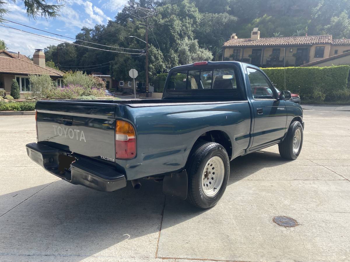 Toyota-tacoma-regular-cab-pickup-truck-1996-green-2