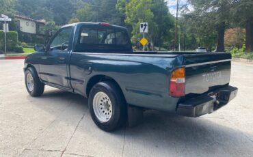 Toyota-tacoma-regular-cab-pickup-truck-1996-green