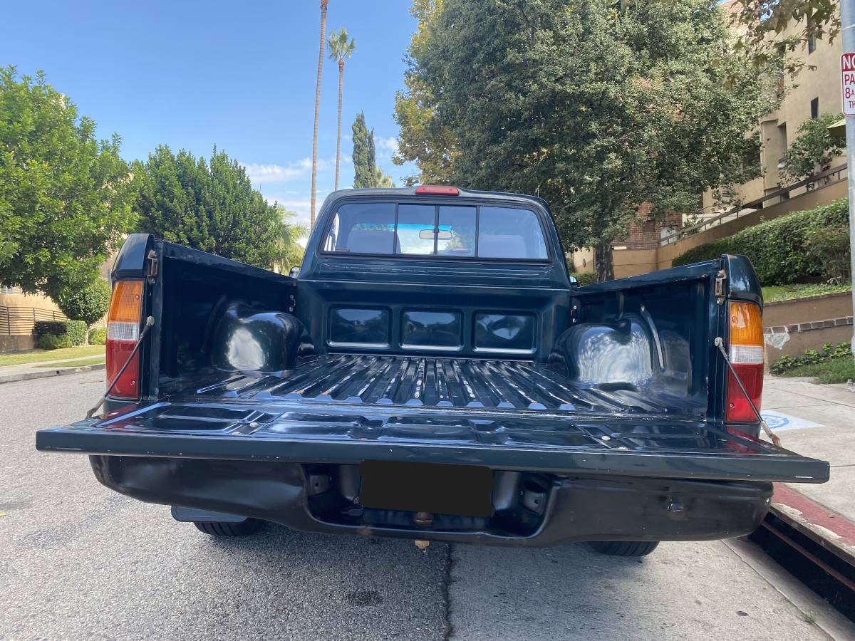 Toyota-tacoma-regular-cab-pickup-truck-1996-green-8