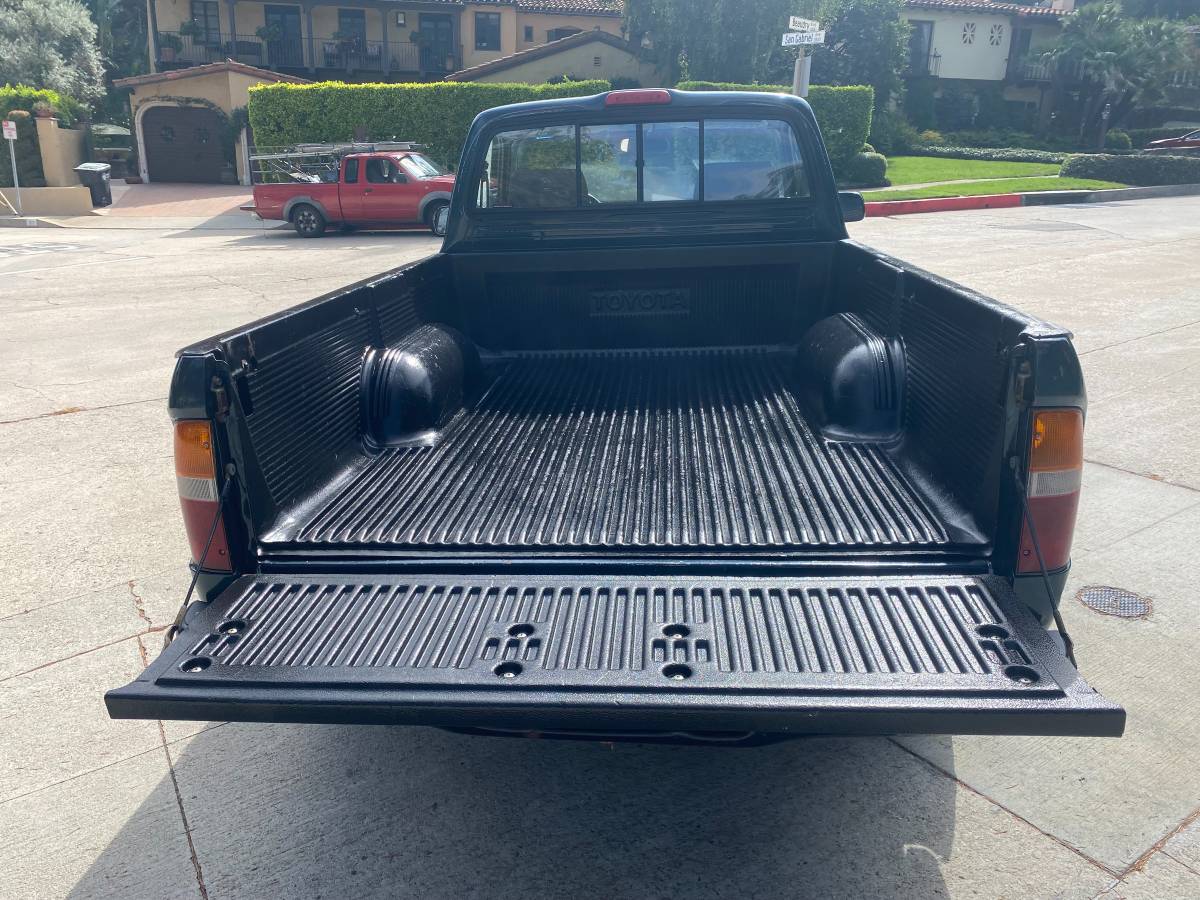Toyota-tacoma-regular-cab-pickup-truck-1996-green-9