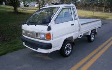 Toyota-townace-1995-white-1